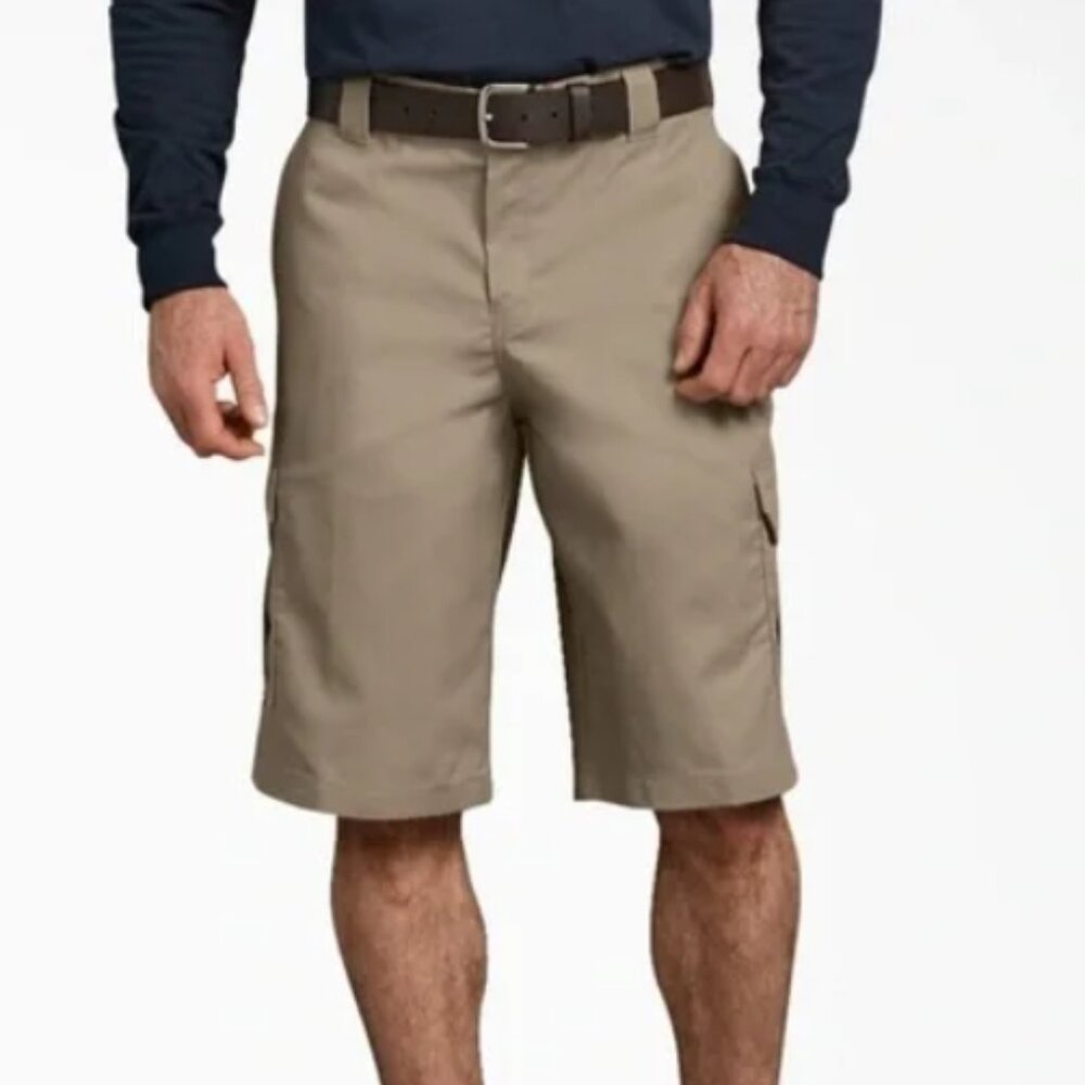 Dickies Men's 13" Inseam Flex Waist Relaxed Fit cargo beige Shorts Size 30 NWT
